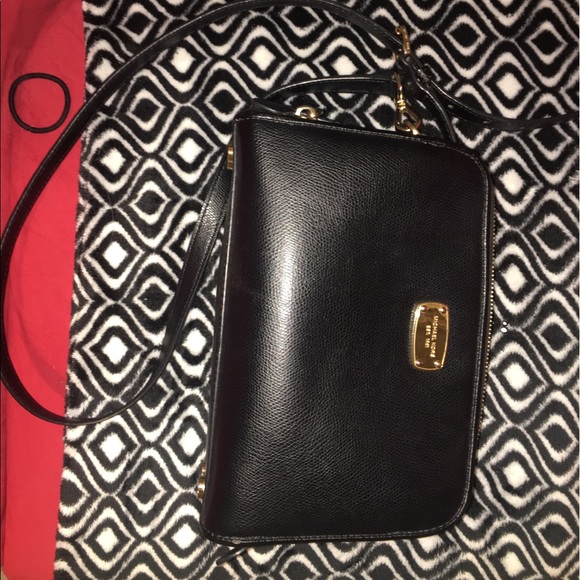 Michael Kors Handbags - MICHAEL KORS crossbody black purse